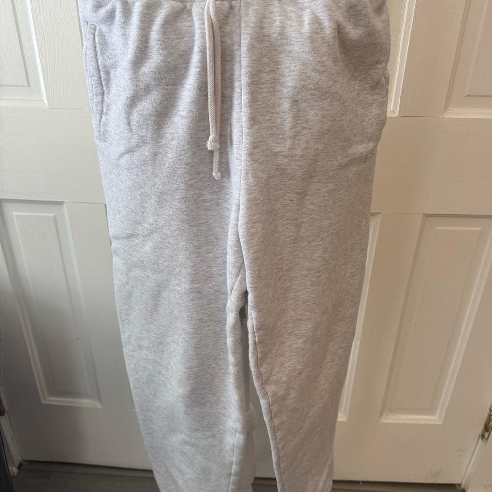 SKIMS Gray Jogger Sweatpants - Picture 2 of 5